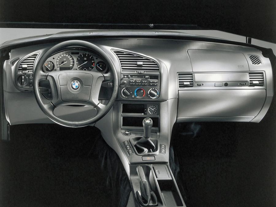  BMW 3-Series Sedan 1990 года  (фото 3 из 3)